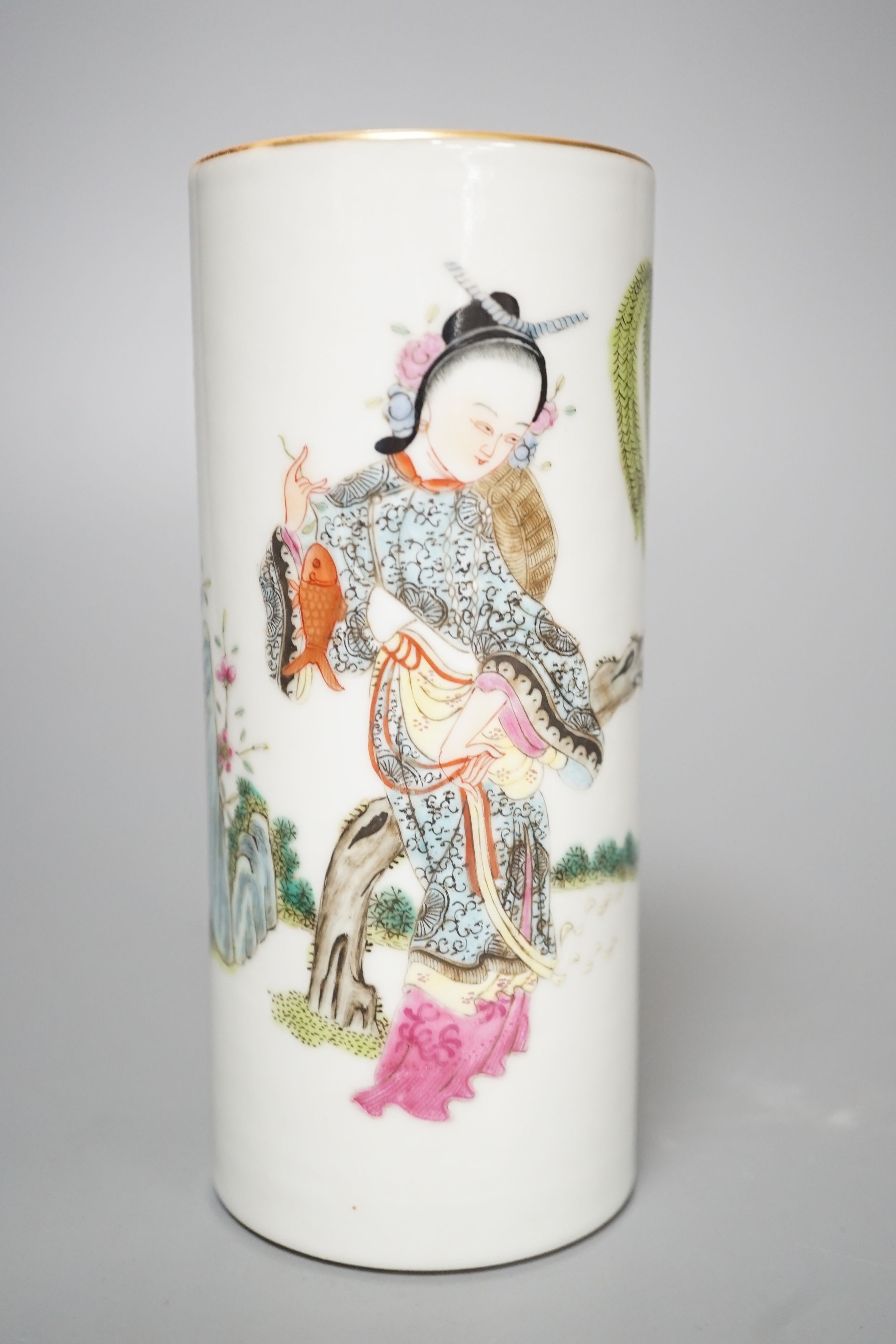 A Chinese famille rose brush pot, height 15cm